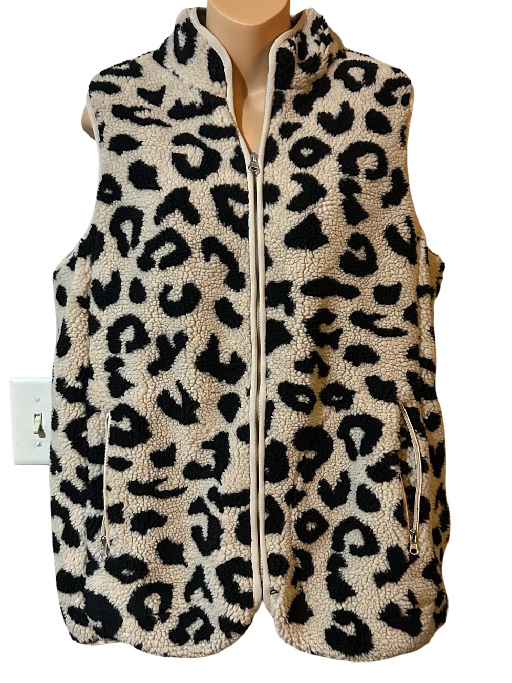 Fuzzy Leopard Cheetah Print Sherpa Zip Vest - Black Cream Cozy Fall Minimalist L